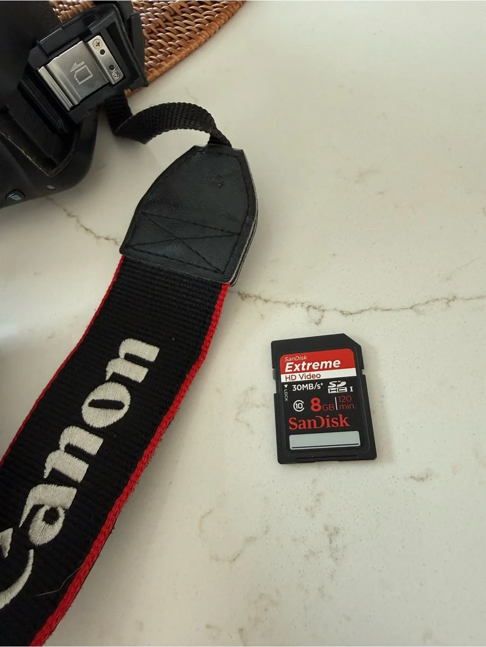Canon EOS Rebel T3 / 600D DSLR Camera Kit - black